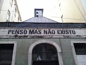 Baixar PENSO MAS NÃO EXISTO: O HUMOR NO DIA-A-DIA pdf, epub, eBook