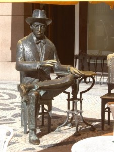 Baixar Poemas de Fernando Pessoa [Annotated] (Clássicos da Literatura Brasileira Adaptados à Reforma Ortográfica Livro 35) pdf, epub, eBook