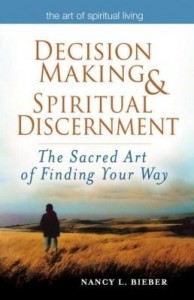 Baixar Decision Making & Spiritual Discernment: The Sacred Art of Finding Your Way pdf, epub, eBook
