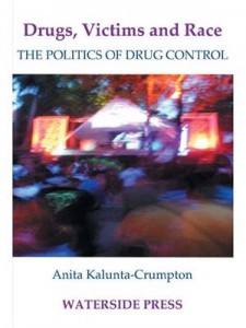 Baixar Drugs, victims and race: the politics of drugs pdf, epub, eBook